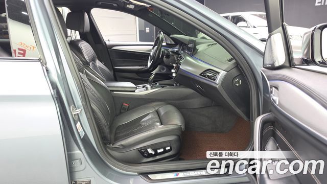 BMW 5-Series 2018 — photo 11