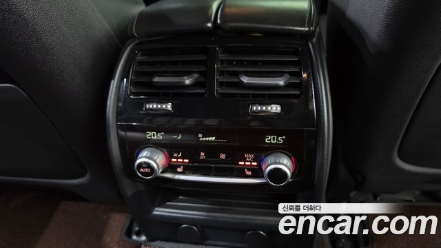 BMW 5-Series 2018 — photo 18