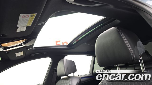 BMW 5-Series 2018 — photo 19