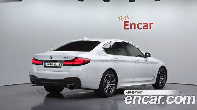 BMW 5-Series 2022 — photo 2
