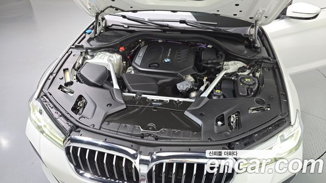 BMW 5-Series 2022 — photo 6