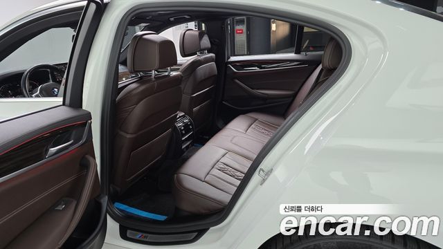 BMW 5-Series 2022 — photo 11