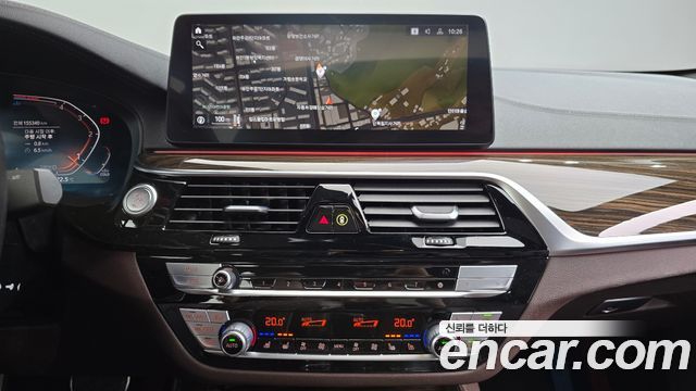 BMW 5-Series 2022 — photo 12