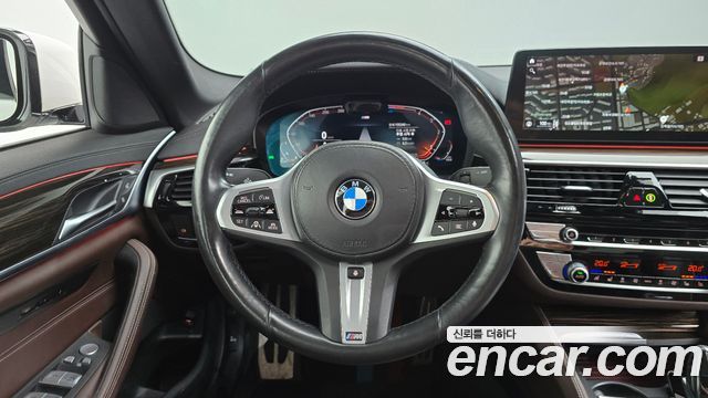 BMW 5-Series 2022 — photo 13