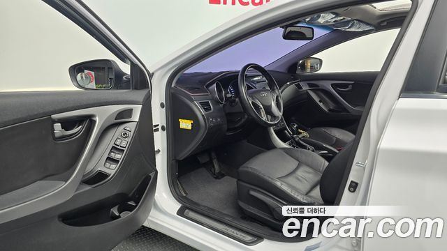 Hyundai AVANTE 2016 — photo 13