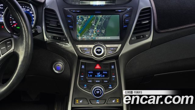 Hyundai AVANTE 2016 — photo 24