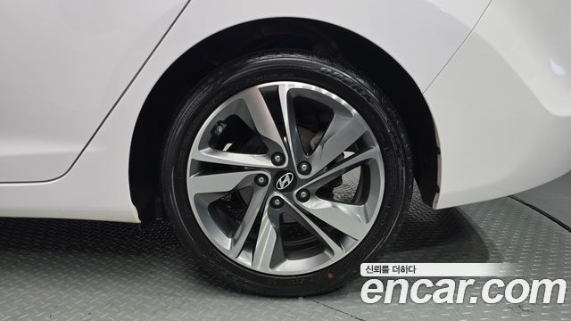 Hyundai AVANTE 2016 — photo 7