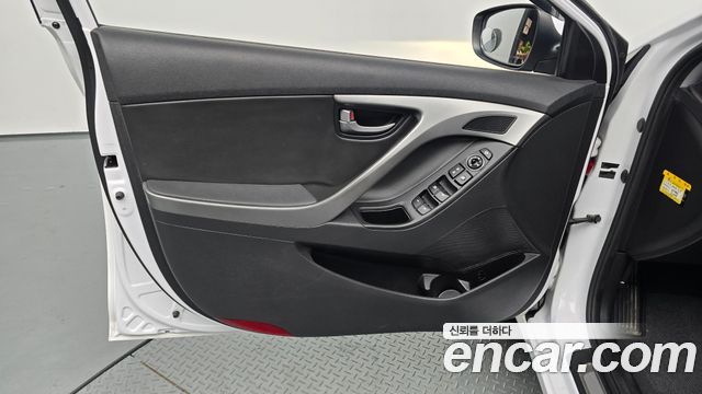Hyundai AVANTE 2016 — photo 14