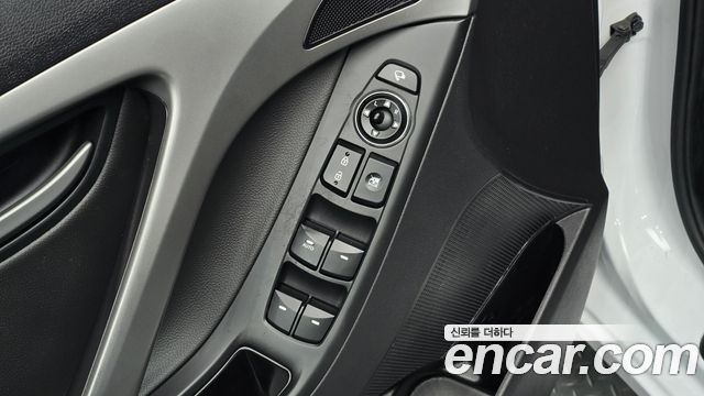 Hyundai AVANTE 2016 — photo 27