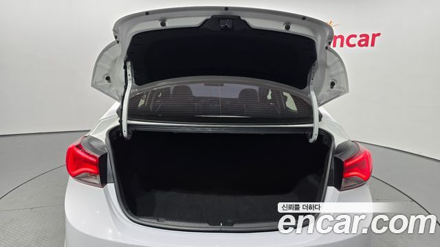 Hyundai AVANTE 2016 — photo 30