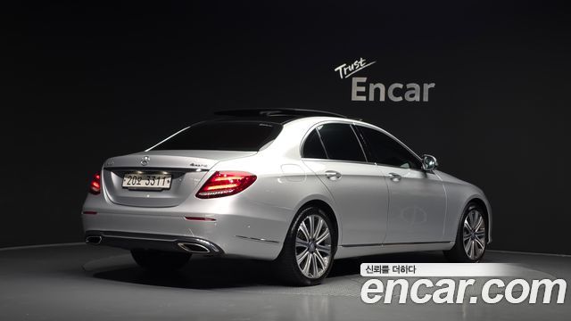 Mercedes-Benz E-Class 2017 — photo 2