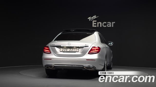 Mercedes-Benz E-Class 2017 — photo 4