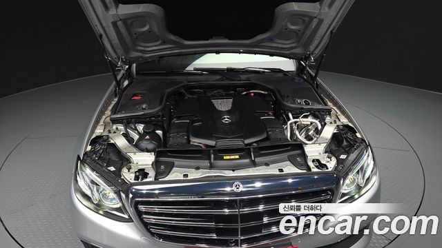 Mercedes-Benz E-Class 2017 — photo 6