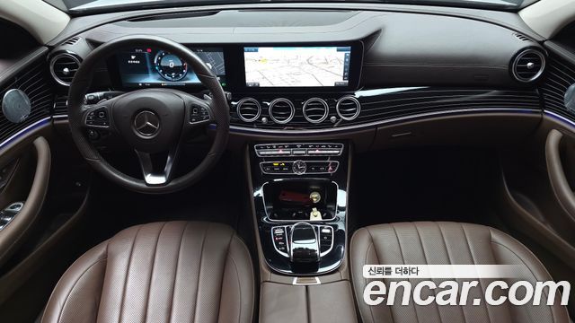 Mercedes-Benz E-Class 2017 — photo 10