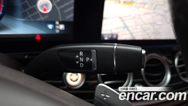 Mercedes-Benz E-Class 2017 — photo 12