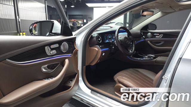 Mercedes-Benz E-Class 2017 — photo 13