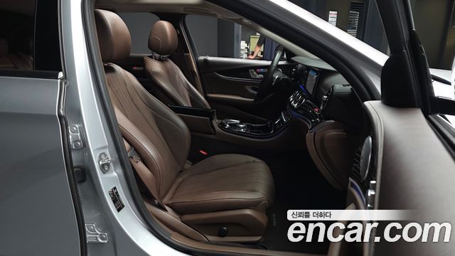 Mercedes-Benz E-Class 2017 — photo 17