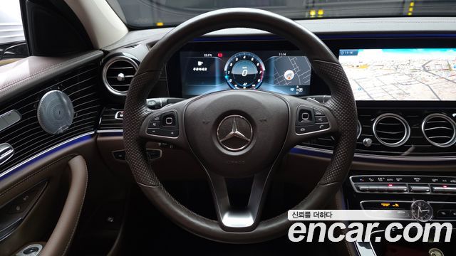 Mercedes-Benz E-Class 2017 — photo 19