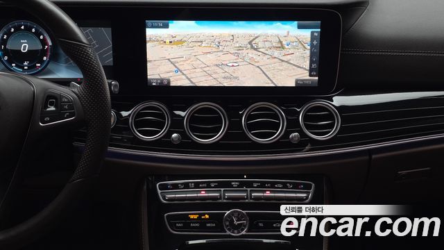 Mercedes-Benz E-Class 2017 — photo 21