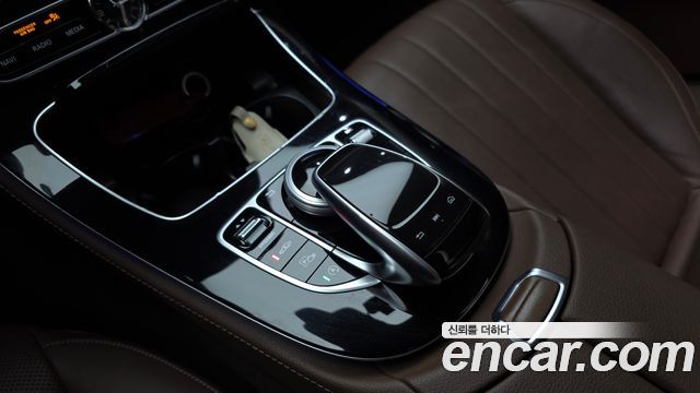 Mercedes-Benz E-Class 2017 — photo 24