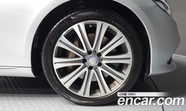 Mercedes-Benz E-Class 2017 — photo 7