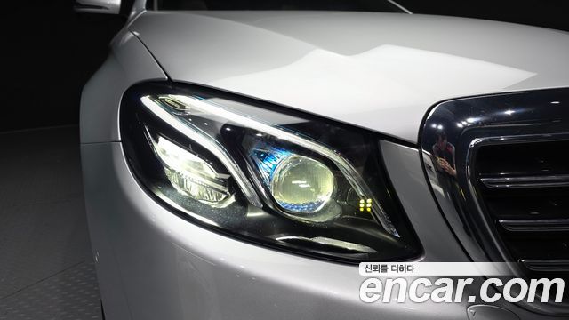 Mercedes-Benz E-Class 2017 — photo 8