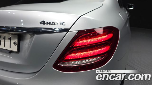 Mercedes-Benz E-Class 2017 — photo 9