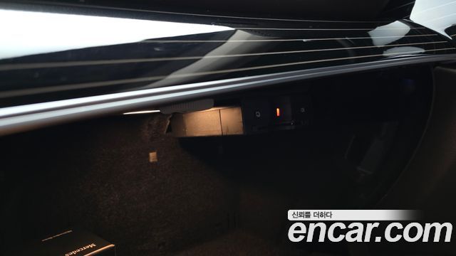 Mercedes-Benz E-Class 2017 — photo 30