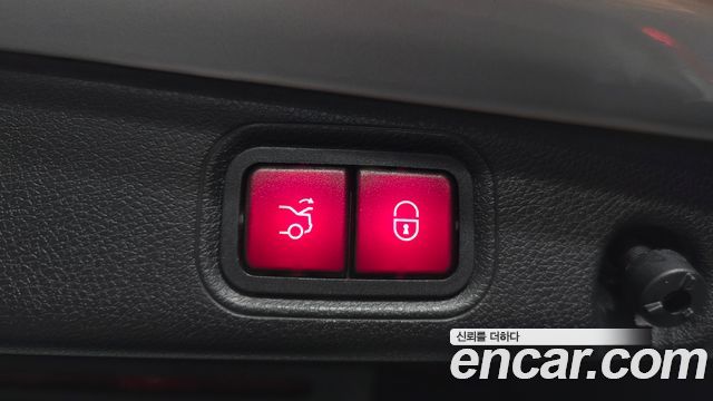 Mercedes-Benz E-Class 2017 — photo 31