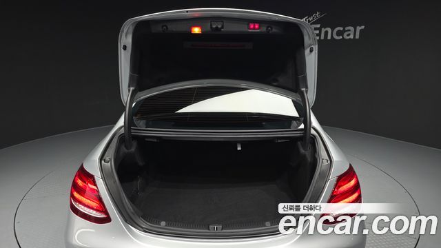 Mercedes-Benz E-Class 2017 — photo 32