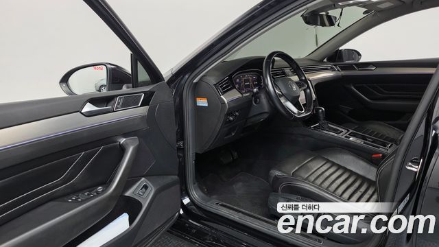 Volkswagen Passat 2022 — photo 13