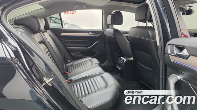 Volkswagen Passat 2022 — photo 17