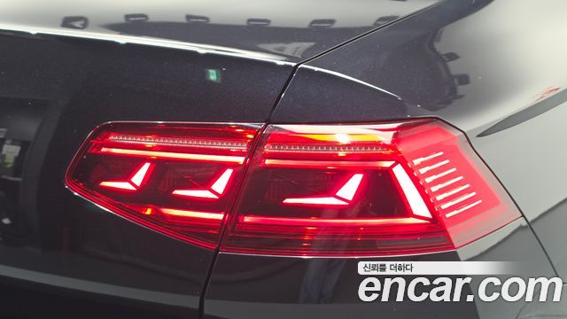 Volkswagen Passat 2022 — photo 9