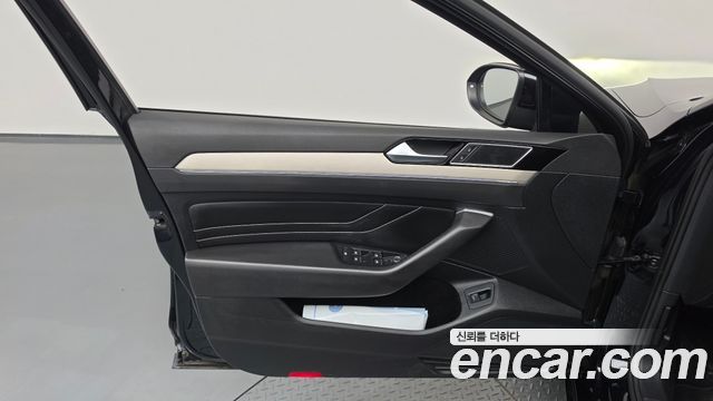 Volkswagen Passat 2022 — photo 14