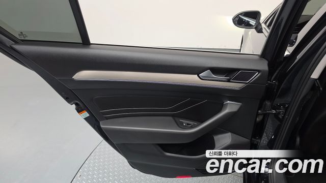 Volkswagen Passat 2022 — photo 15