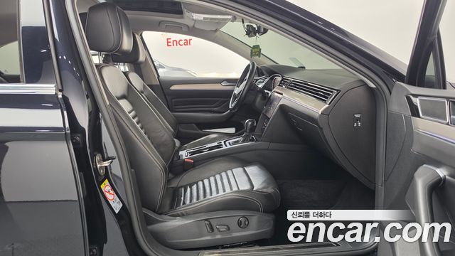 Volkswagen Passat 2022 — photo 16