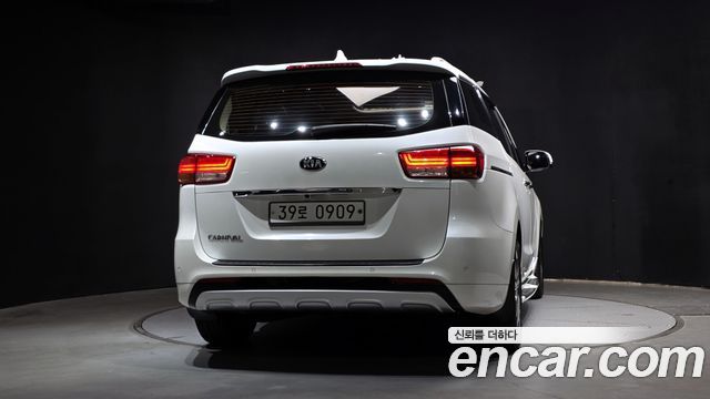 Kia Canival 2016 — photo 4
