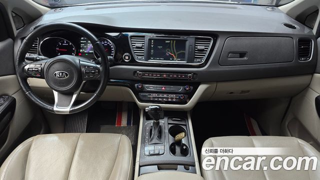 Kia Canival 2016 — photo 10