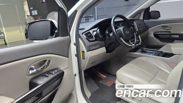Kia Canival 2016 — photo 13