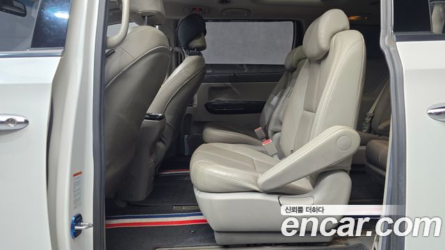 Kia Canival 2016 — photo 17