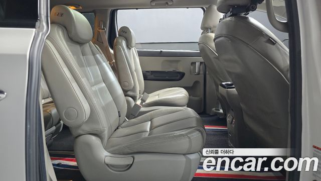 Kia Canival 2016 — photo 18
