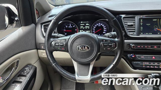 Kia Canival 2016 — photo 19