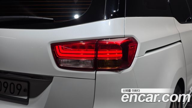 Kia Canival 2016 — photo 9