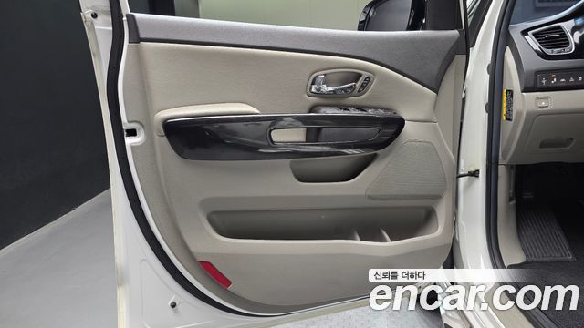 Kia Canival 2016 — photo 14