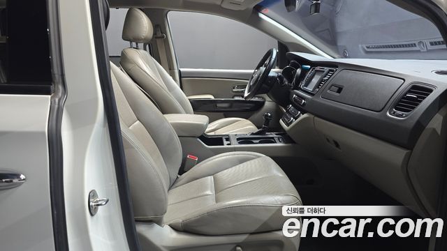 Kia Canival 2016 — photo 16