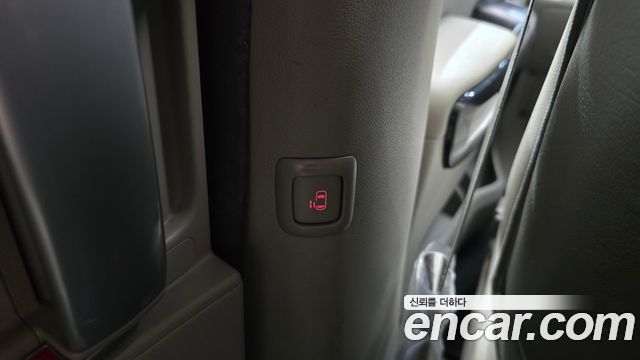 Kia Canival 2016 — photo 28