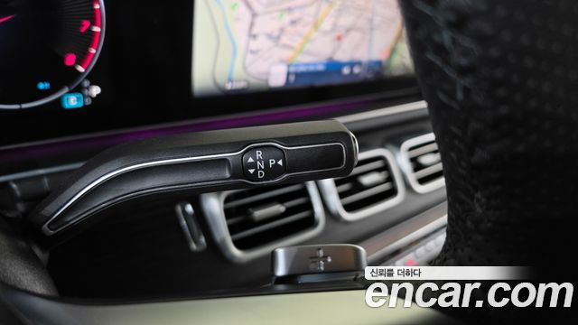 Mercedes-Benz GLS-Class 2025 — photo 12
