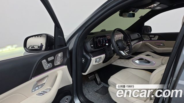 Mercedes-Benz GLS-Class 2025 — photo 13