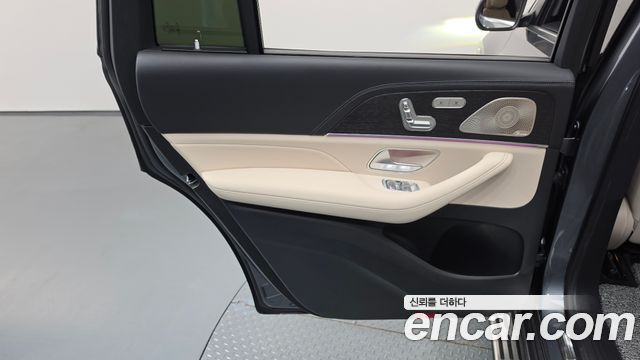 Mercedes-Benz GLS-Class 2025 — photo 15