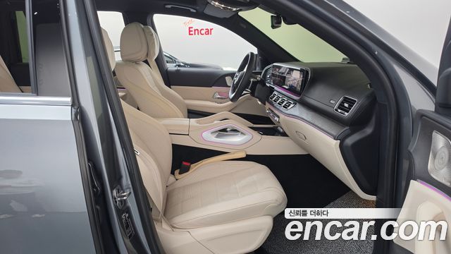 Mercedes-Benz GLS-Class 2025 — photo 16